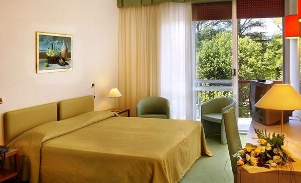 Hotel Cristallino & Suites มอนเตกาตินี แตร์เม ภายนอก รูปภาพ